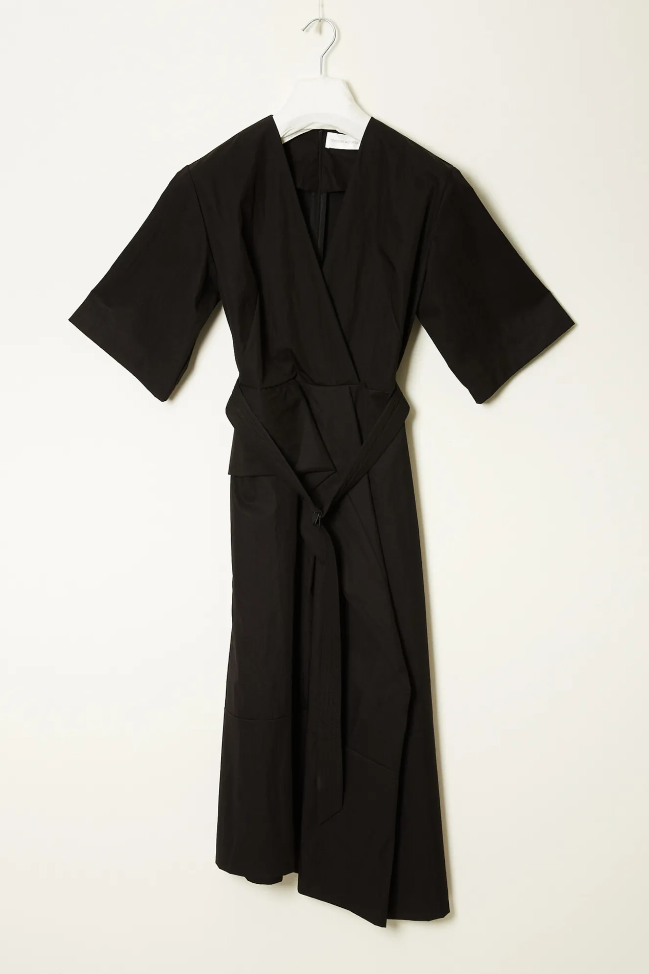 christian_wijnants_daeva__0.webp Christian Wijnants Daeva v neck dress