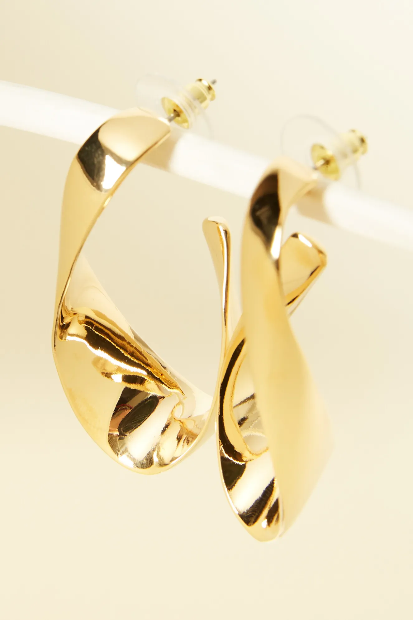 isabel_marant_hoops_twist_0.webp Isabel Marant Hoops twisted earrings