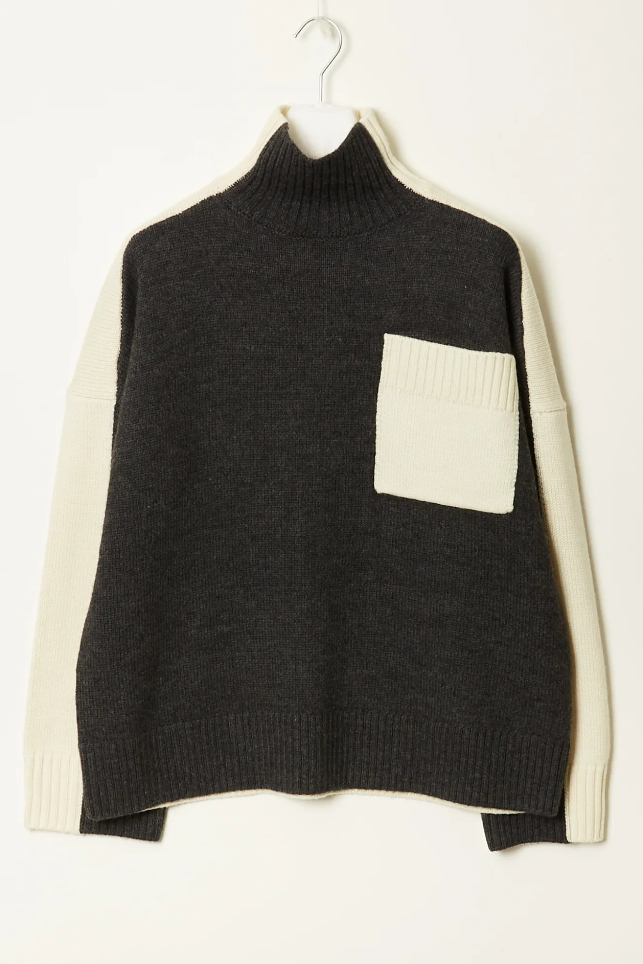 jw_anderson_two_tone_patc_0.webp JW ANDERSON Two tone patch pocket jumper