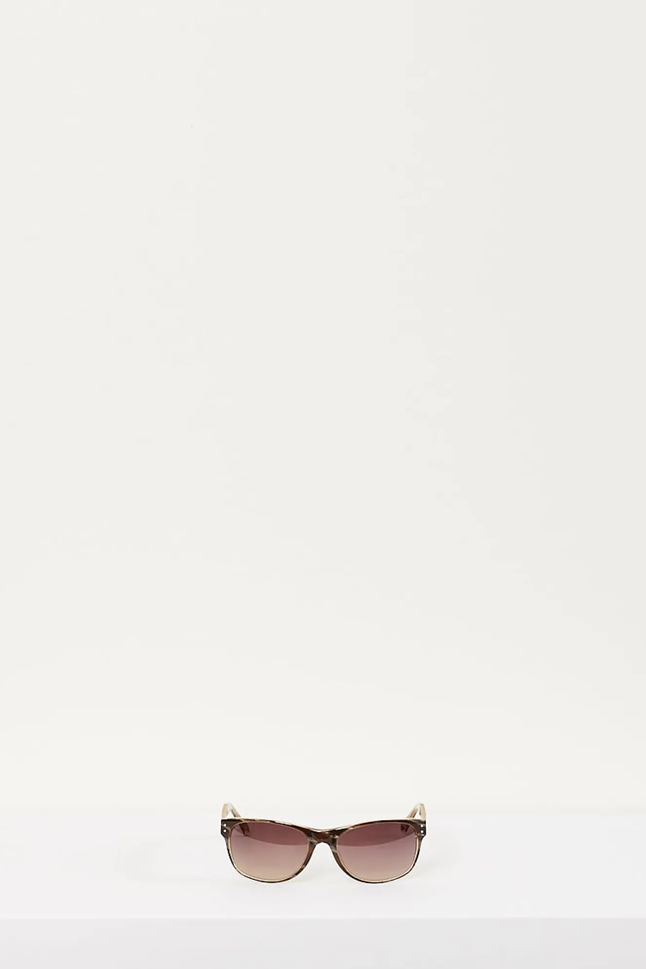 linda_farrow_gold_brown_g_0.webp Linda Farrow gold brown grad lens