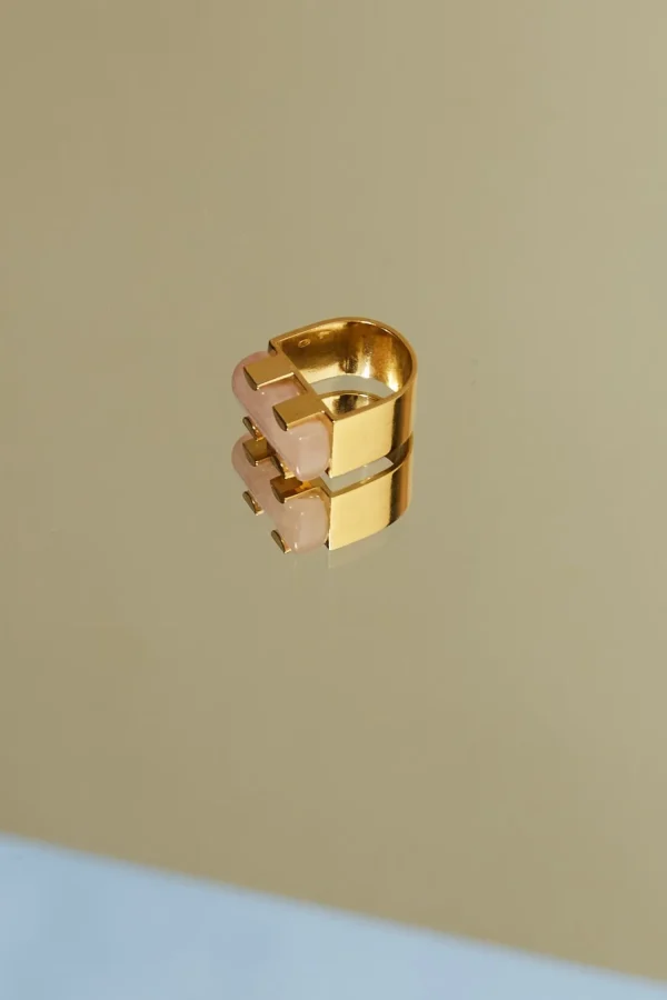 Studio Collect Rose quartz stone ring