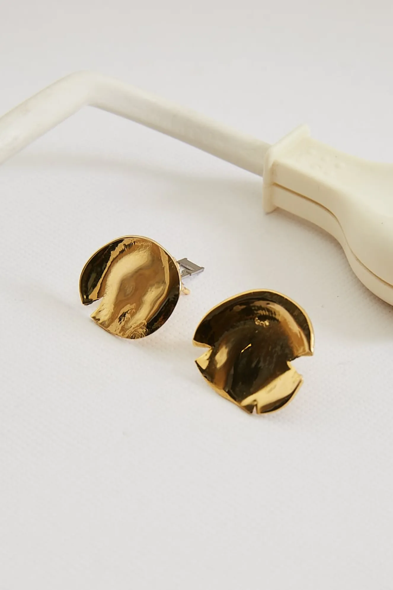 tweek_olong_round_k_earri_0.webp Tweek Olong round 24k earrings