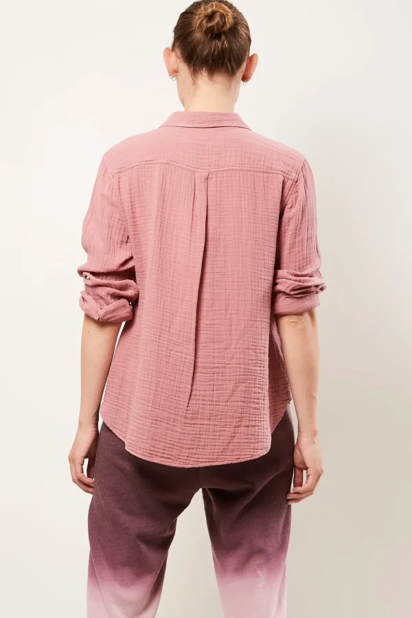 Xirena Scout chelsea gauze shirt